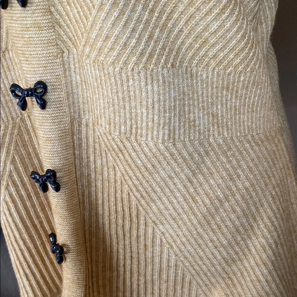 Nanette Lepore Gold/Mustard Sweater with Black Accents Size Large - Picture 4 of 13